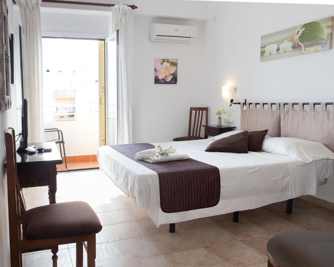 Hostal Yebisah Santa Eularia des Riu Luaran gambar