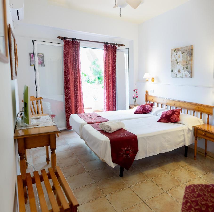 Hostal Yebisah Santa Eularia des Riu Luaran gambar