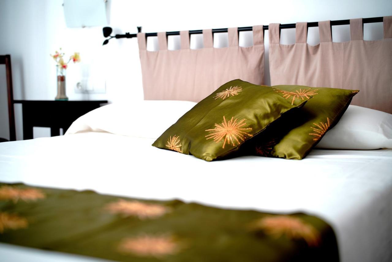 Hostal Yebisah Santa Eularia des Riu Luaran gambar