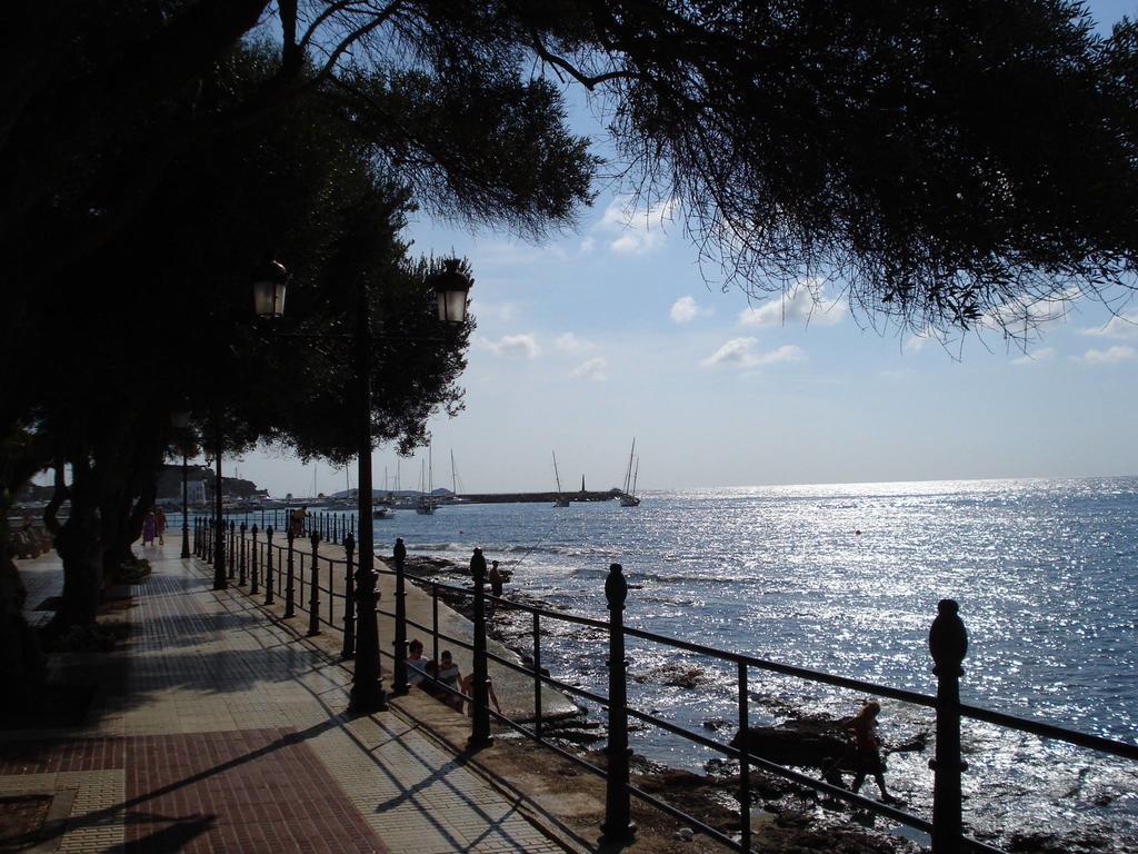 Hostal Yebisah Santa Eularia des Riu Luaran gambar
