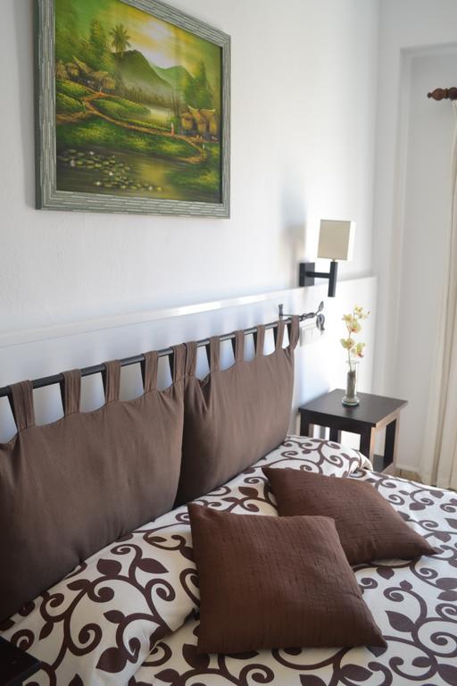 Hostal Yebisah Santa Eularia des Riu Bilik gambar