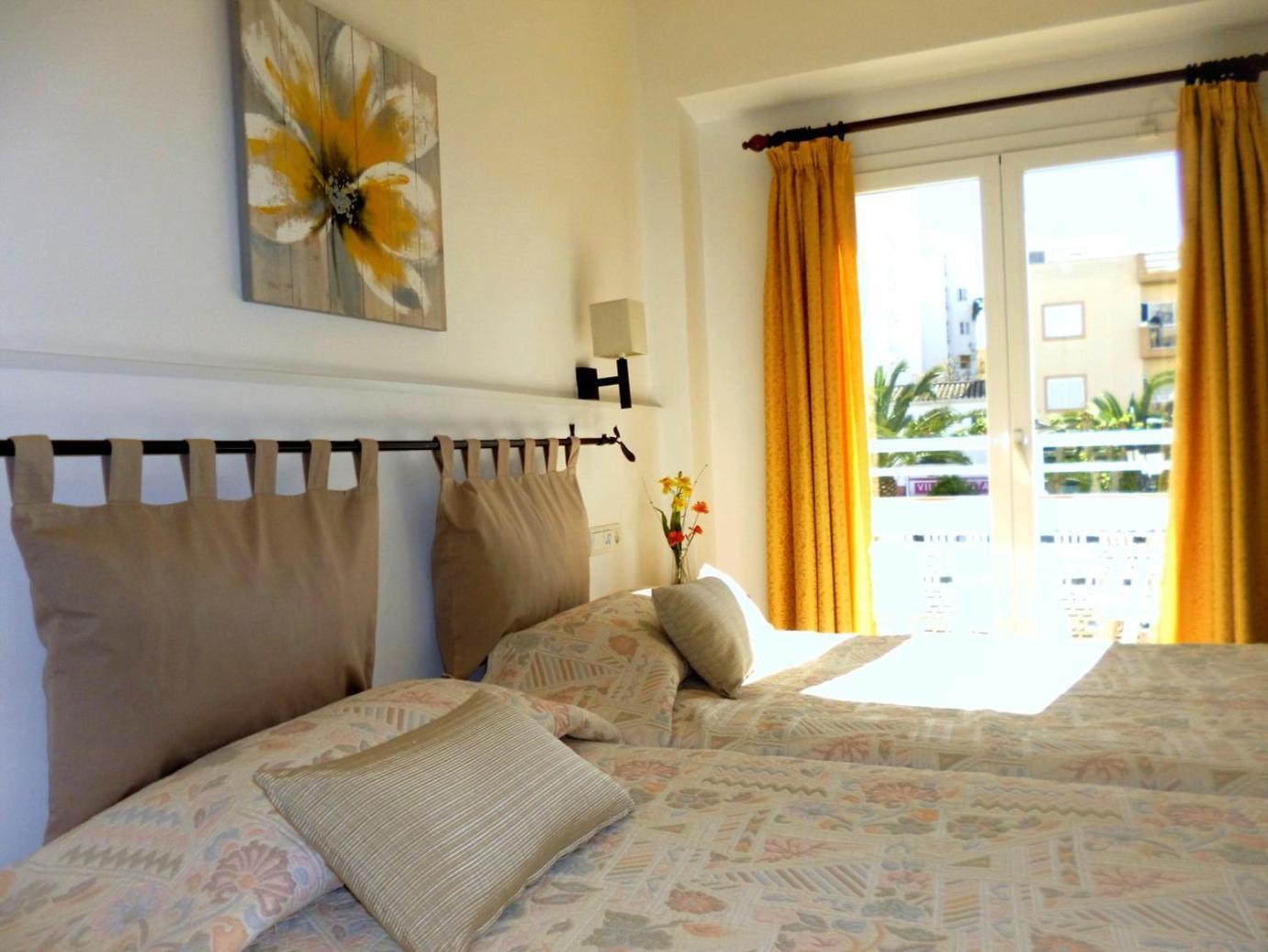 Hostal Yebisah Santa Eularia des Riu Luaran gambar