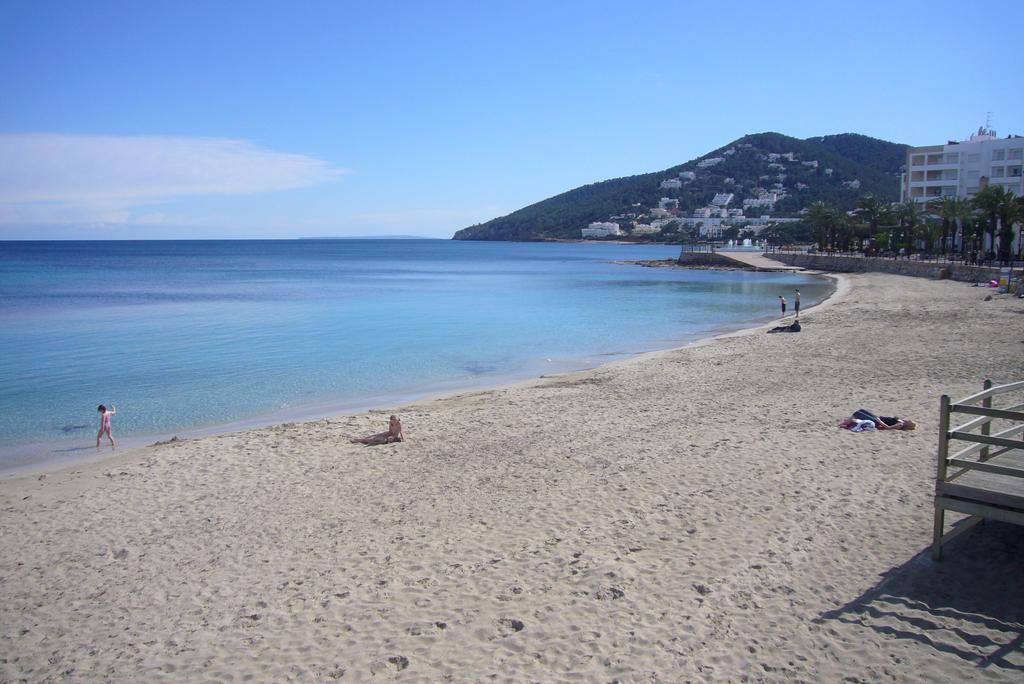 Hostal Yebisah Santa Eularia des Riu Luaran gambar