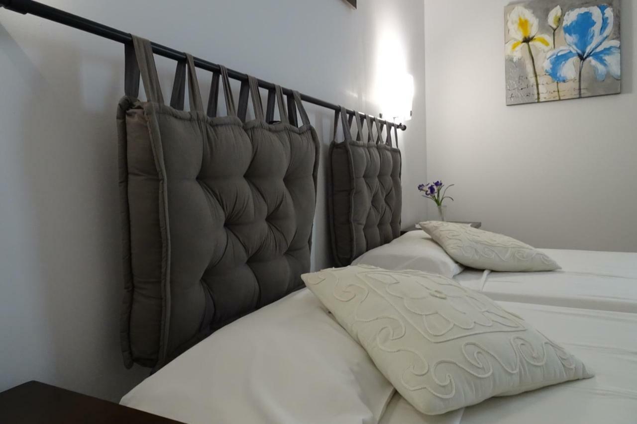 Hostal Yebisah Santa Eularia des Riu Luaran gambar